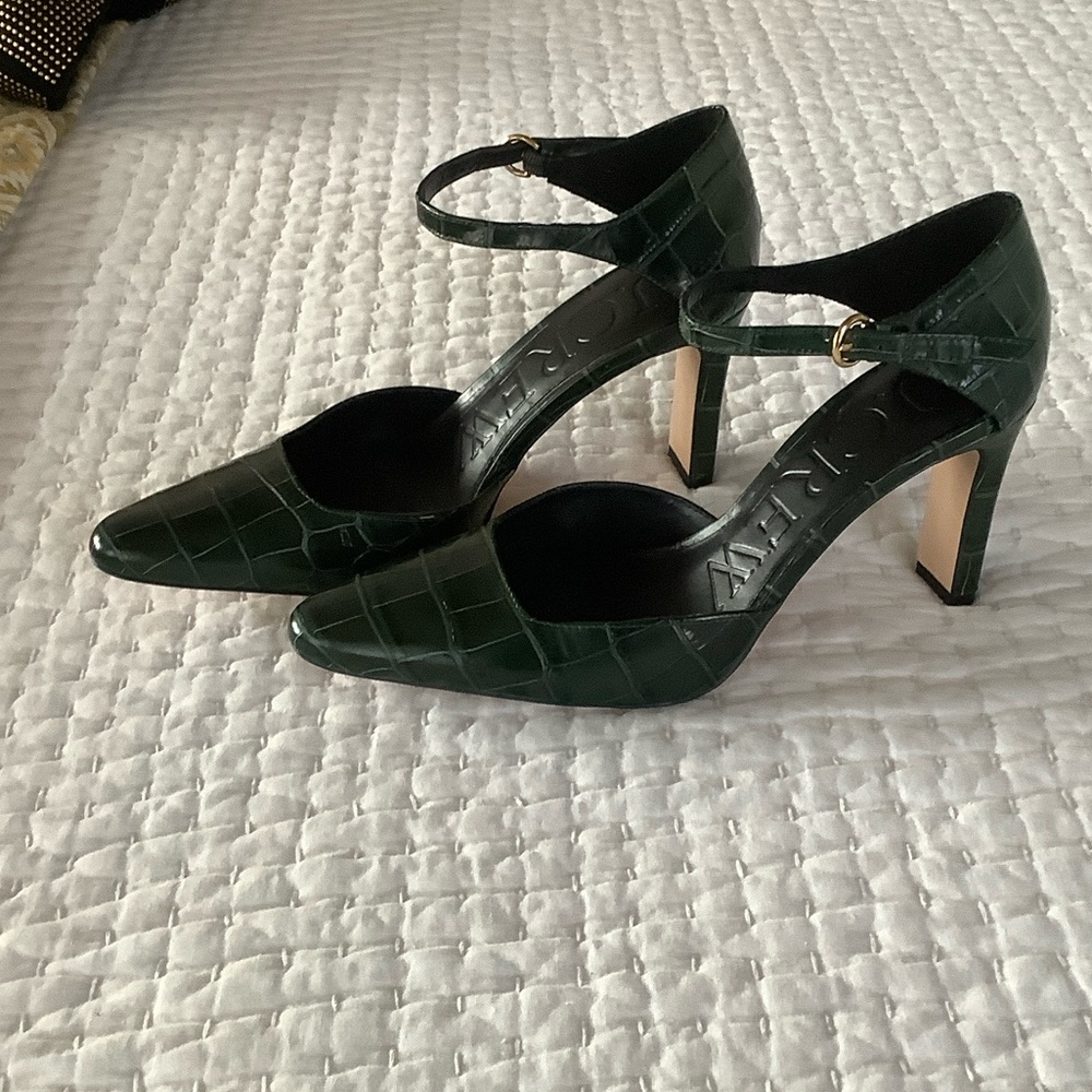 Elegant Green Croc-Embossed Heels